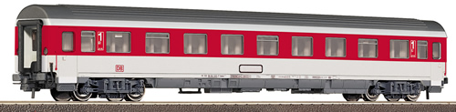 Roco 54425 - 1st Class IC compartment coach of the DB AG