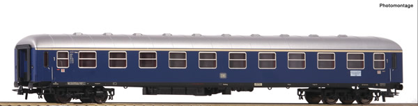 Roco 54450 - German 1st class fast train car of the DB