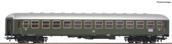 Roco 54451 - German 2nd class fast train car of the DB