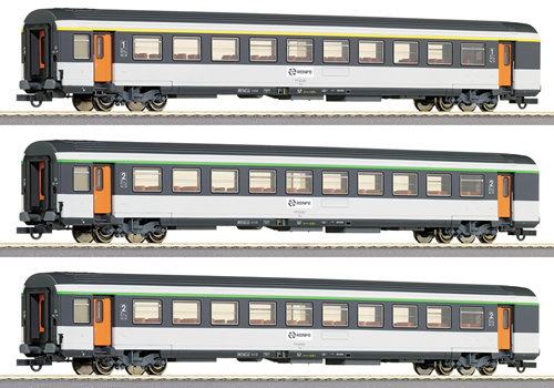 Roco 64044 - 3 -piece set of passenger coaches RENFE