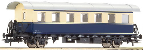 Roco 64476 - Austrian 2nd Class Ribbed Car Spantenwagen of the OBB