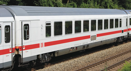 Roco 64911 - German 2nd Class Passenger Coach of the DB AG