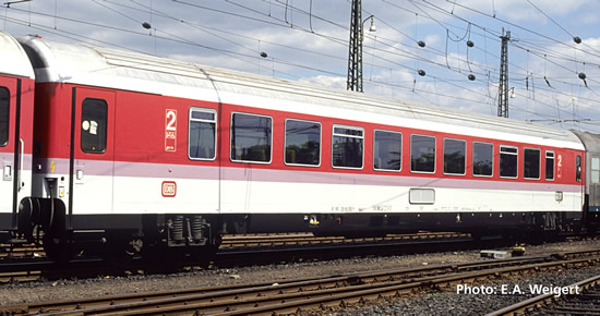 Roco 64929 - 2nd Class Express Train Wagon, DB
