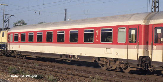 Roco 64931 - 1st Class Express Train Wagon, DB