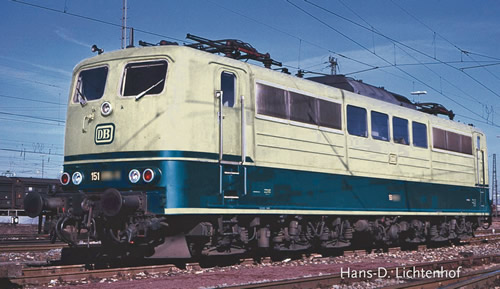 Roco 73409 - German Electric Locomotive BR 151 of the DB (DCC Sound Decoder)