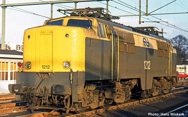 Roco 73831 - Dutch Electric Locomotive 1212 of the NS (DCC Sound Decoder)