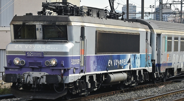 Roco 73879 - French Electric Locomotive Class BB 22200 of the SNCF           