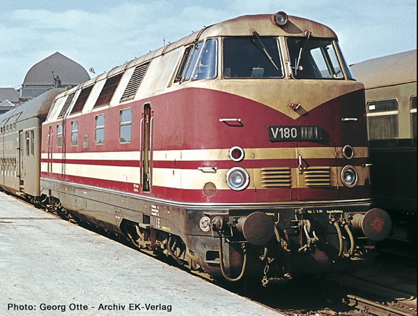 Roco 73890 - Diesel locomotive class V 180, DR