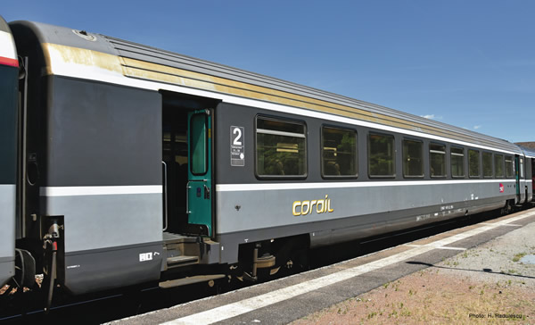 Roco 74541 - 2nd class “Corail” saloon coach