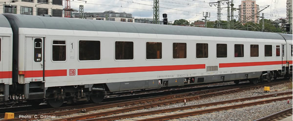 Roco 74653 - 1st class IC compartment coach, DB AG