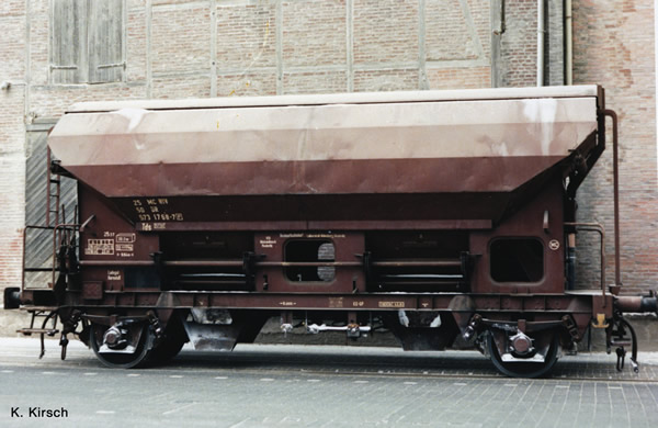 Roco 76578 - German Swing roof wagon of the DR