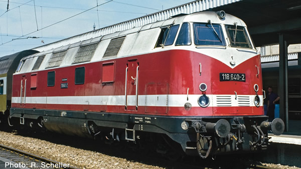 Roco 79893 - Diesel locomotive class 118, DR