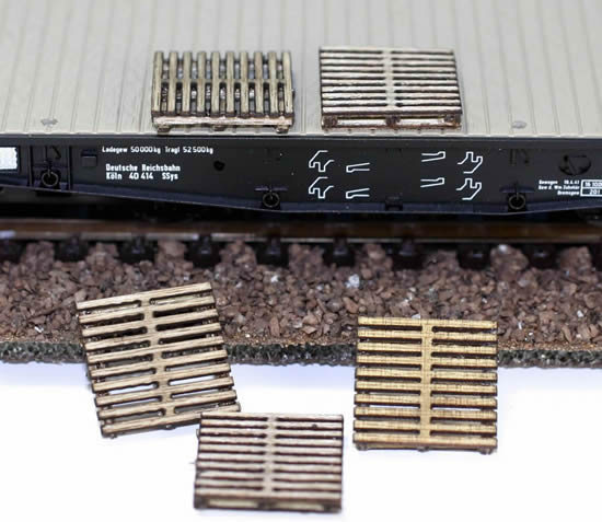 RSM 872001 - Pack of Five 1/87 or 1/72 Scale Wooden Pallets