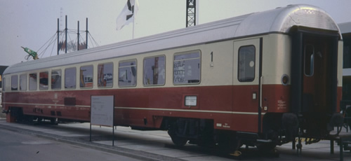 Tillig 16503 - 1st Class Passenger Coach of the DB