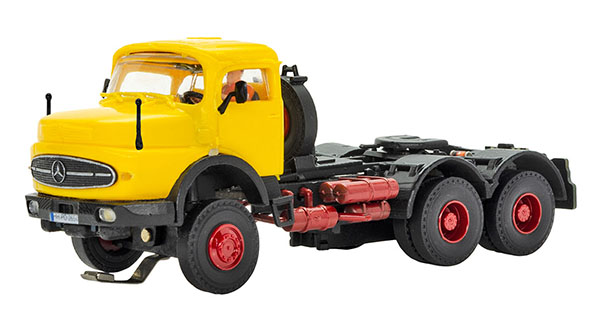 Viessmann 8016 - H0 MB round bonnet 3-axle articulate truck, basic, functional model