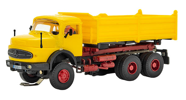 Viessmann 8020 - H0 MB round bonnet 3-axle dump truck, basic, functional model