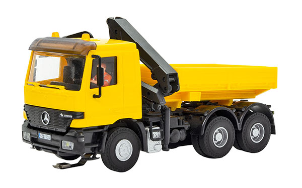 Viessmann 8023 - H0 MB ACTROS 3-axle tractor with loading crane and rotating flashing lights, basic, functional model