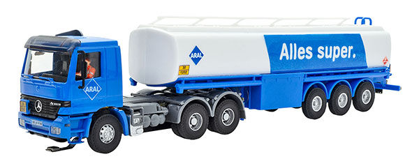 Viessmann 8033 - H0 MB ACTROS 3-axle tractor with ARAL tanker semitrailer, basic, functional model (Viessmann CarMotion)
