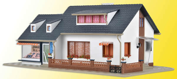 Vollmer 43723 - House with shop