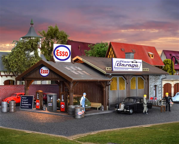 Vollmer 45599 - Service station Pfizis garage with petrol station