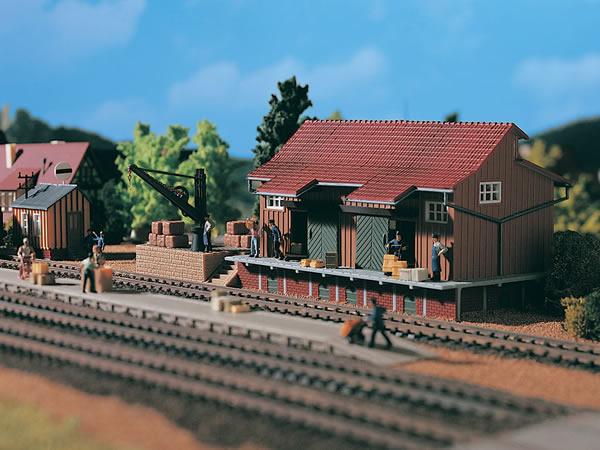 Vollmer 45701 - Freight shed with side-platform and loading crane